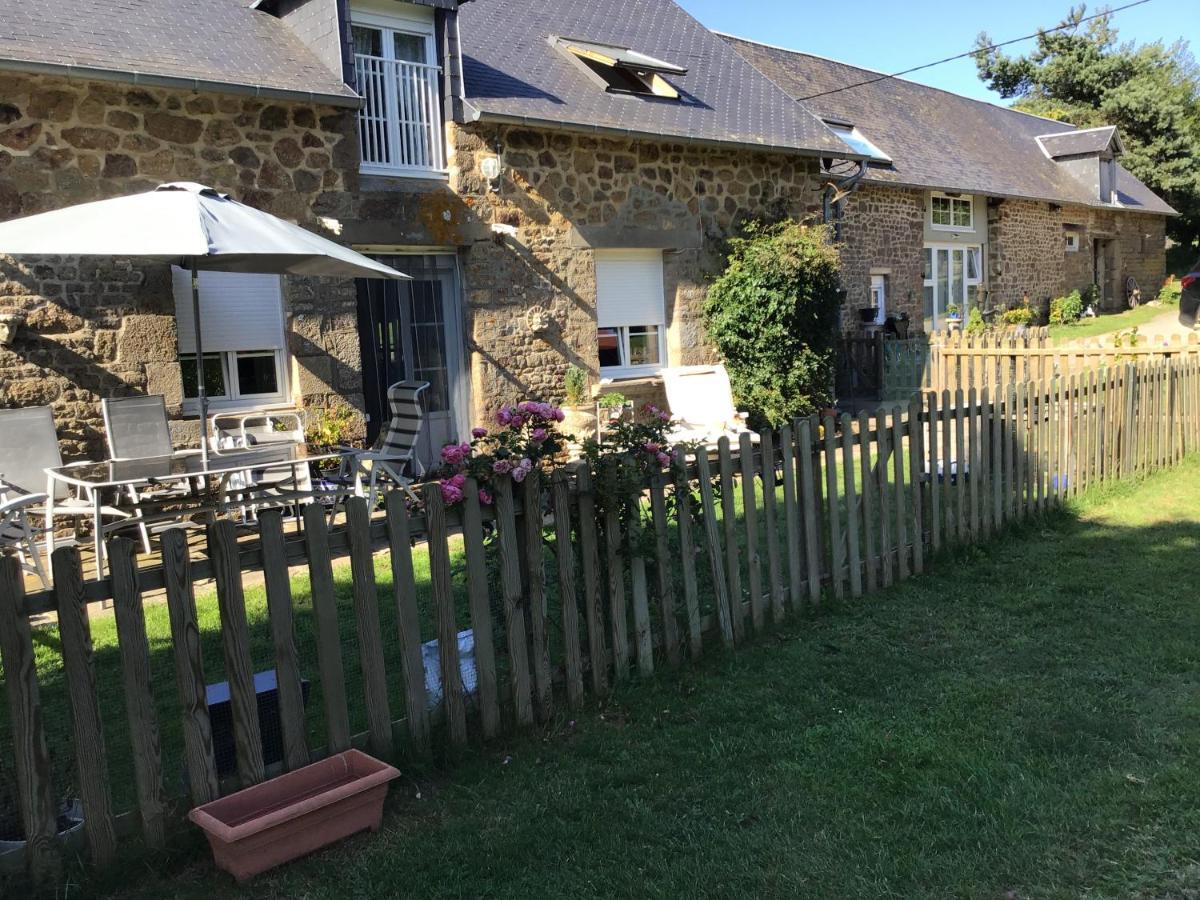 La Ville - Les Petits Champs Buais-les-Monts Exterior foto