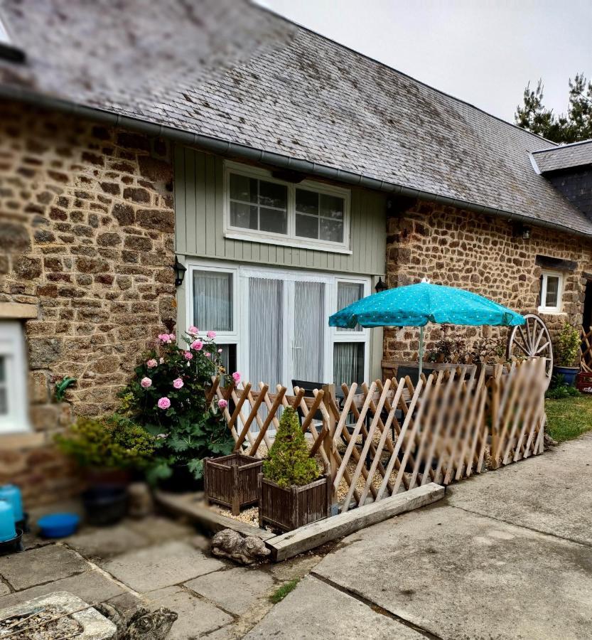 La Ville - Les Petits Champs Buais-les-Monts Exterior foto